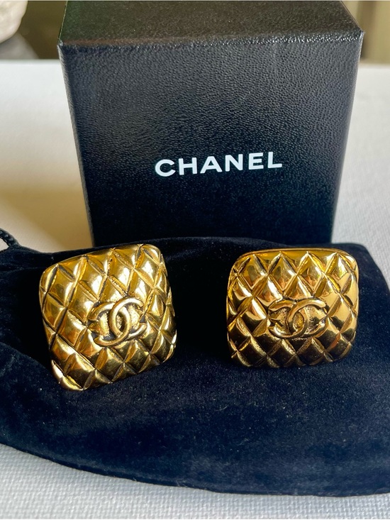 CHANEL Jewelry - VINTAGE CHANEL 24K GOLD PLATED DIAMOND QUILTED SQUARE CLIP-ON EARRINGS FRANCE